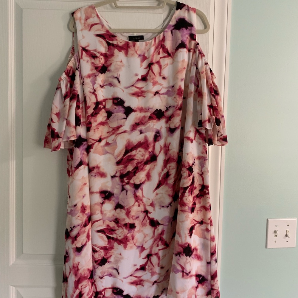 Pink cold shoulder dress. Size 1X